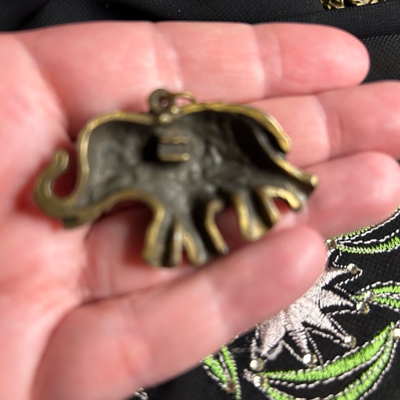 VTG Brass Elephant Etched pendant. Unbranded - Picture 5 of 6